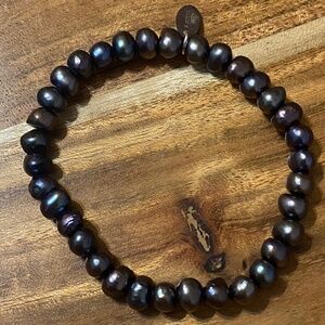 Tocara freshwater peacock pearls elastic bracelet.